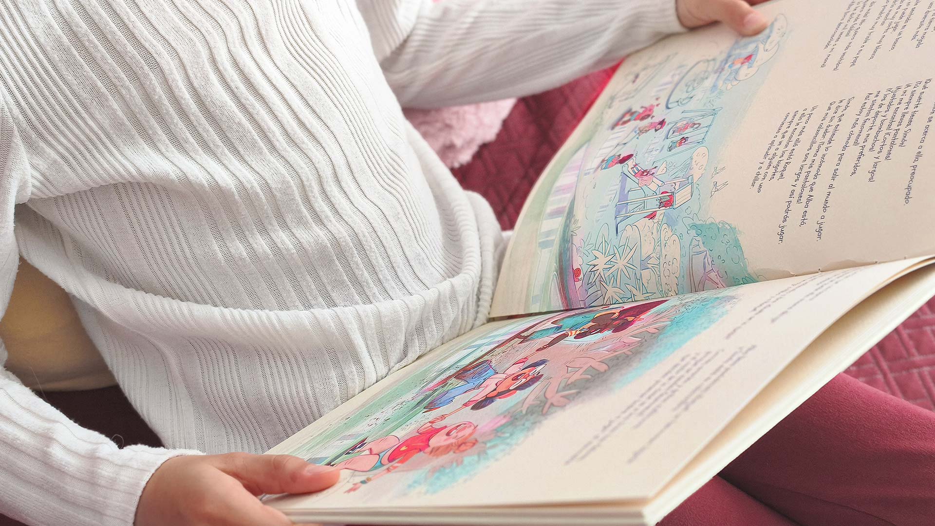 Niña leyendo cuento sobre diversidad